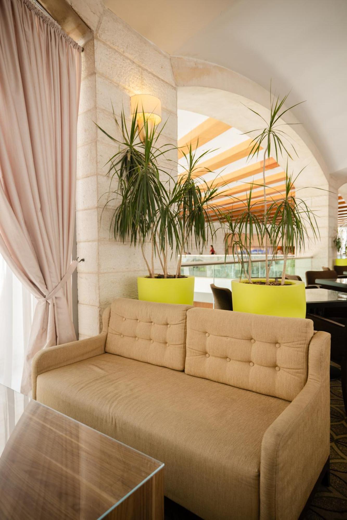 Grand Court Hotel